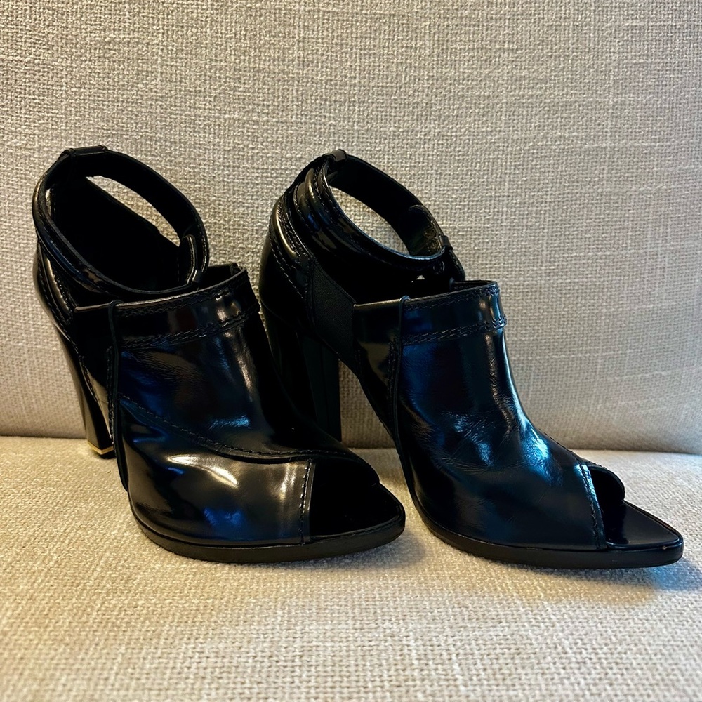 Givenchy Leather Pumps-Black